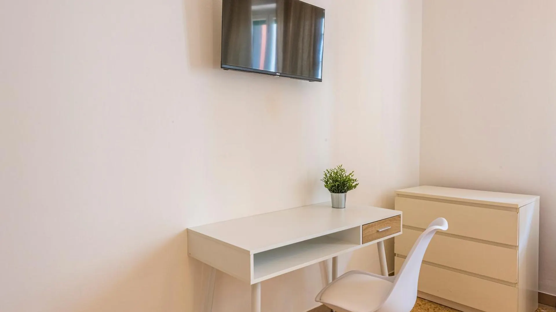 Apartment The Luxor Suites - Casentino 53 Florence Italy